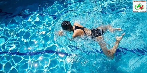 Bơi ếch đúng kỹ thuật giúp tăng chiều cao